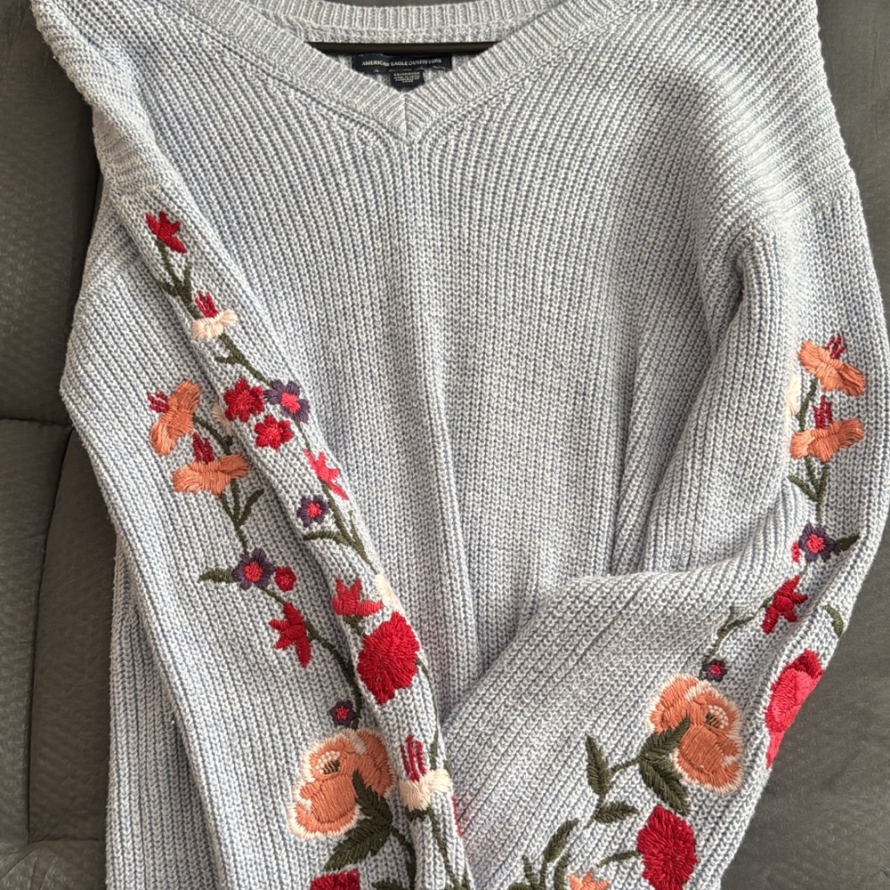 American Eagle Outfitters Light Gray V-Neck Sweater with Floral Embroidery